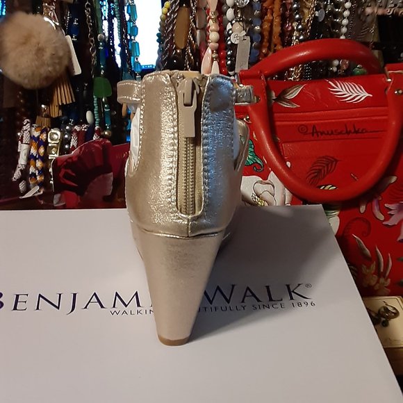 BENJAMIN WALK GOLD METALIC WEDGE PEEP TOE STRAP SANDALS - Picture 3 of 6